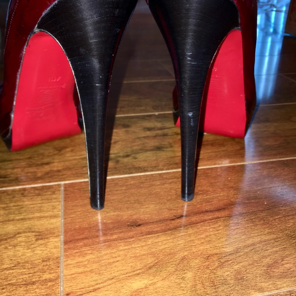 Christian Louboutin Peeptoe Pump